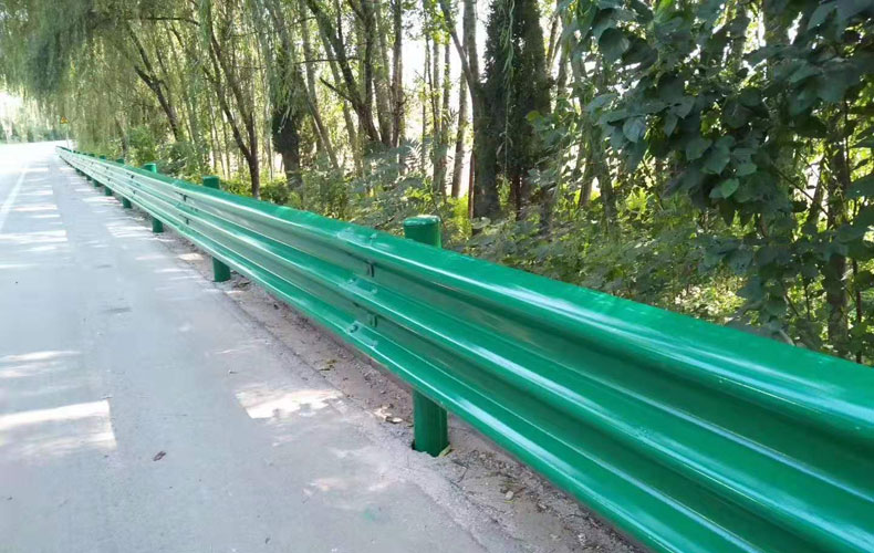 三波护栏的规格、造作工序、特点和用处是什么？