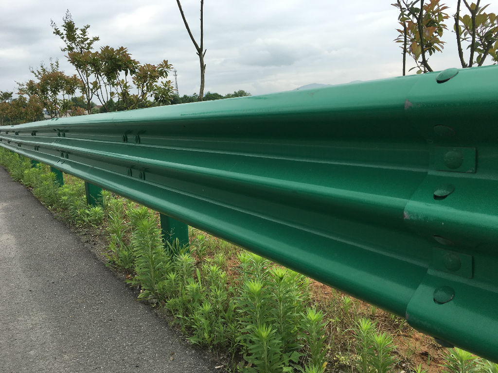 波形护栏立柱遇到石头打不下去怎么办？