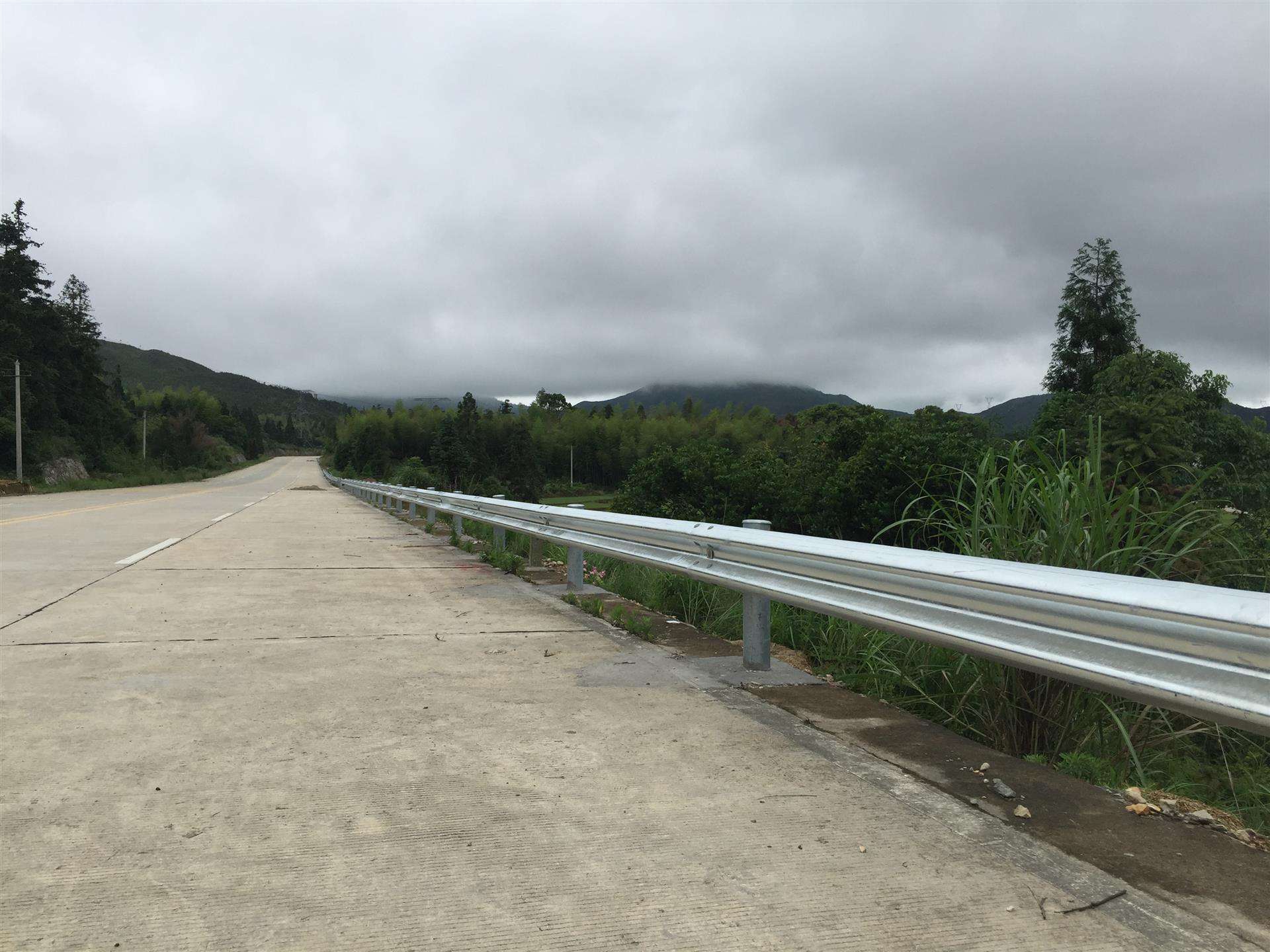 若何保障波形护栏不变形？