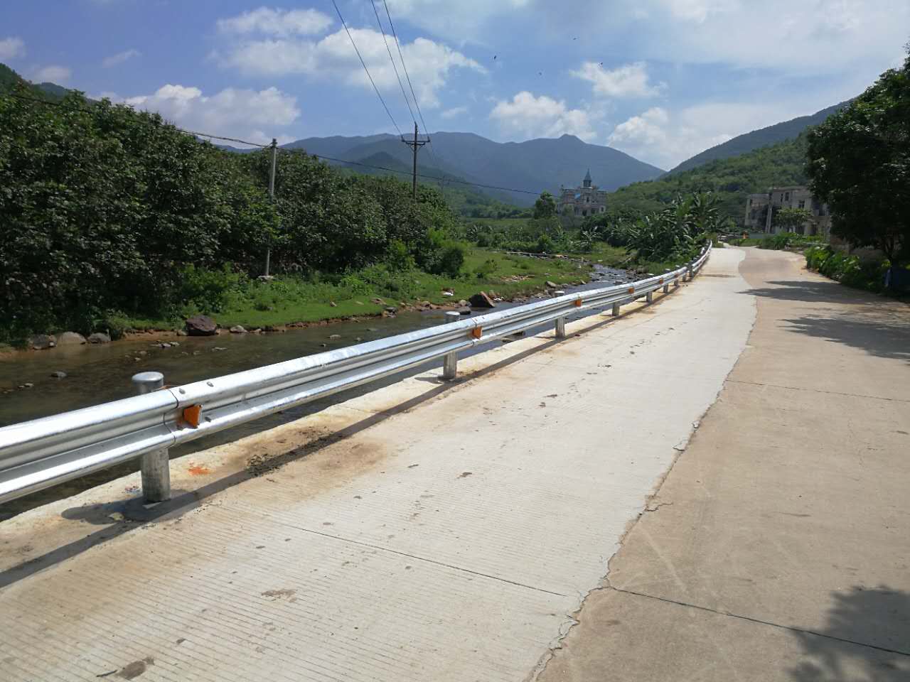 路路波形护栏防撞价值通常几多比力相宜？