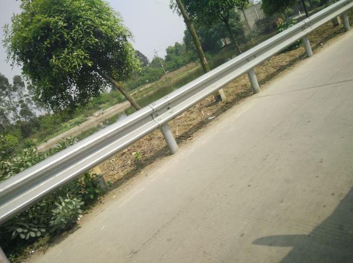 波形护栏出产厂家